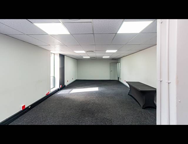 633M² OFFICE TO LET IN FERNDALE